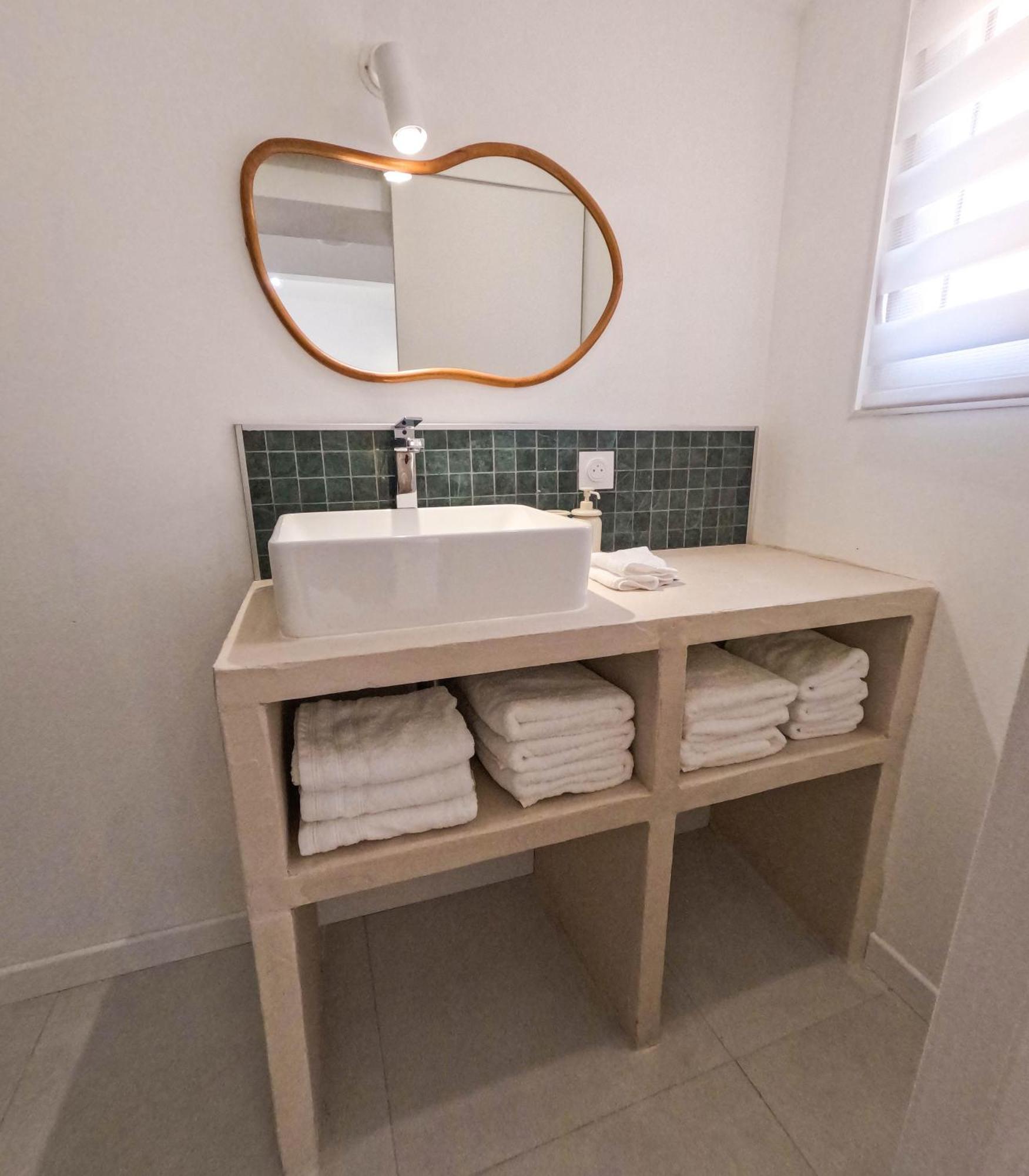 Holiday home New - Parking - Wifi - Jardin - Le Refuge D'abel Avignon